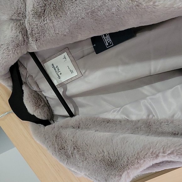 Faux fur coat - Picture 2 of 3